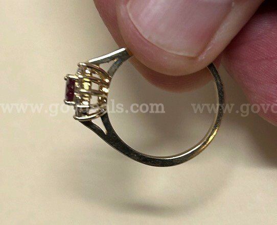Gold Diamond ring with ruby stone: listing photo